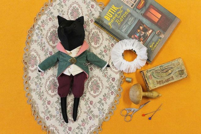 Čtyři ultranoví Baronovic krasavci se usadili v mém kabinetu kuriozit. Jsou jen čtyři, každý trochu jiný. Mají sametově...