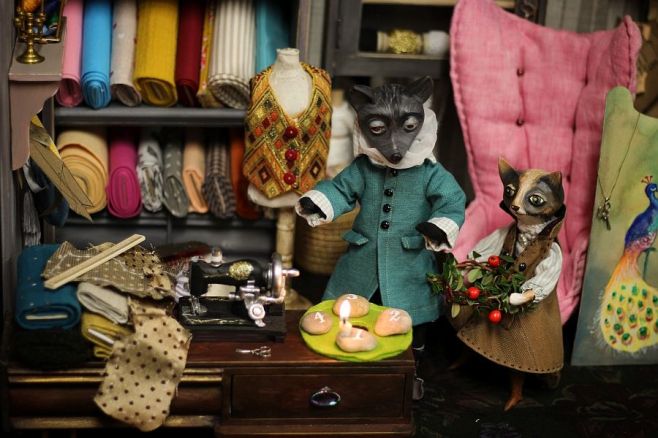 Začal Advent a ani pan Baron nezapomněl. První svíčka hoří a ani adventní věnec nechybí. Podobný si mohou vyrobit i vaše...